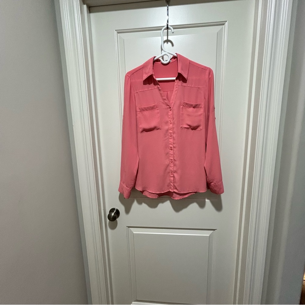 Express The Portofino women’s size M Coral Button-Front Blouse. LIKE NEW. Sheer